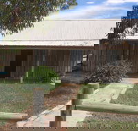 Early Settlers Cottage Solly's Hut - Accommodation Adelaide