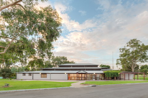Swan Hill Regional Art Gallery - Accommodation Adelaide 0