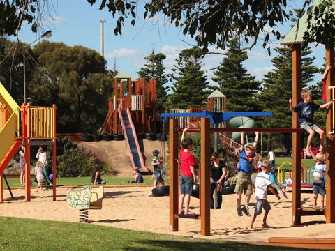 Lake Pertobe - Accommodation Adelaide 0