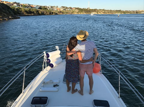 Cruising The  Swan River In At Sunset With Boutique Cruise - Accommodation Adelaide 2