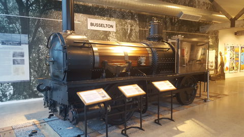 Railway House And Ballaarat Steam Engine - Accommodation Adelaide 0