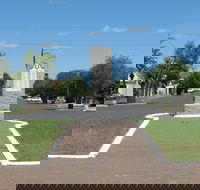 War Memorial and Heroes Avenue Roma - Accommodation Adelaide