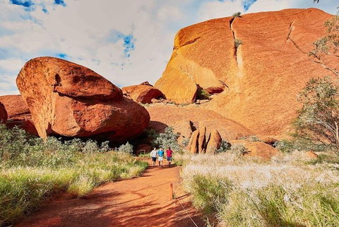 Explore Uluru: 7 Hours Guide Tour At Sunrise With Light Breakfast - Accommodation Adelaide 2