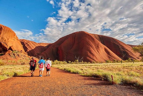 Explore Uluru: 7 Hours Guide Tour At Sunrise With Light Breakfast - Accommodation Adelaide 3