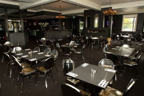 Bunch Of Grapes Hotel - Accommodation Adelaide 1