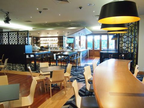 The Grovedale Hotel - Accommodation Adelaide 2