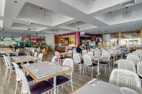 Charlie’s Seafood Buffet - Accommodation Adelaide 1