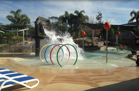 Blue Dolphin Holiday Resort - Accommodation Adelaide 1