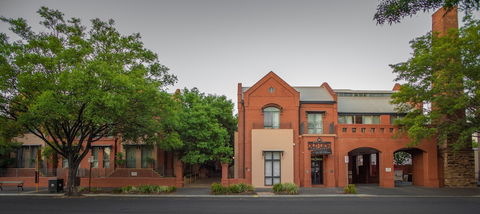 Majestic Old Lion Apartments - Accommodation Adelaide 0