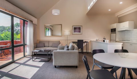 Majestic Old Lion Apartments - Accommodation Adelaide 6