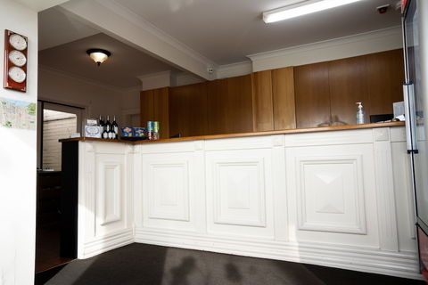 Admiralty Inn - Accommodation Adelaide 1