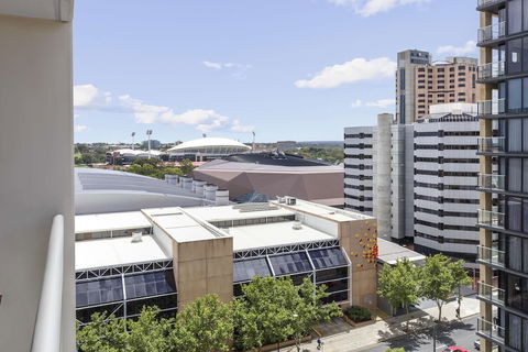 Oaks Adelaide Embassy Suites - Accommodation Adelaide 3