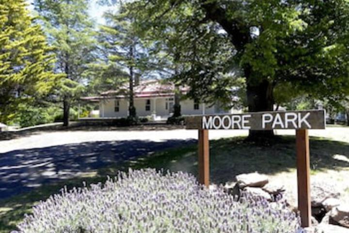 Armidale NSW Accommodation Adelaide