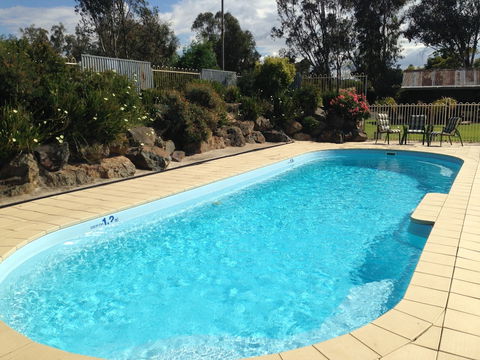 Tuckerbox Motor Inn - Accommodation Adelaide 2