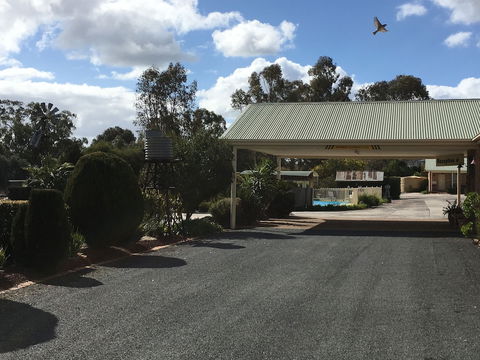 Tuckerbox Motor Inn - Accommodation Adelaide 0