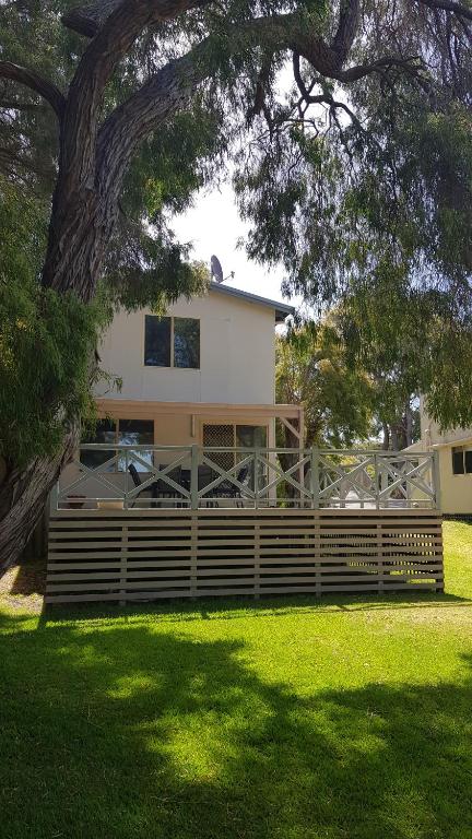 Lilacs Waterfront Villas & Cottages - Accommodation Adelaide 6