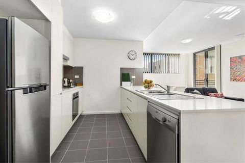 Astra Apartments Liverpool - Accommodation Adelaide 6