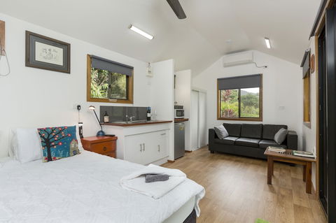Mena Creek Flower House - Accommodation Adelaide 5