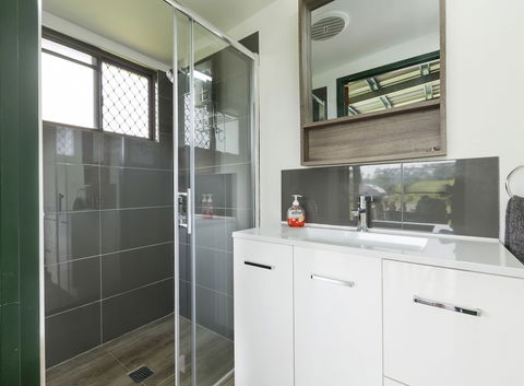 Mena Creek Flower House - Accommodation Adelaide 4