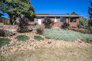 Fairhills - Beautifully Styled - Accommodation Adelaide 0