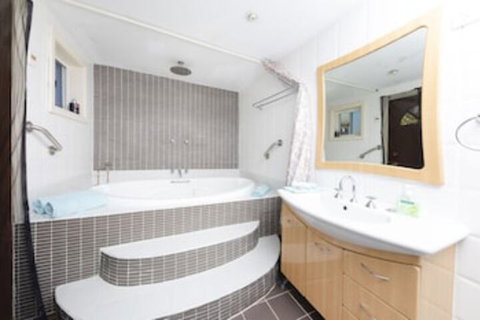 La Casa - Accommodation Adelaide 0