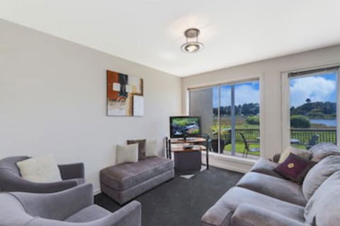 MOYNE VIEWS NO. 2 - Accommodation Adelaide 0