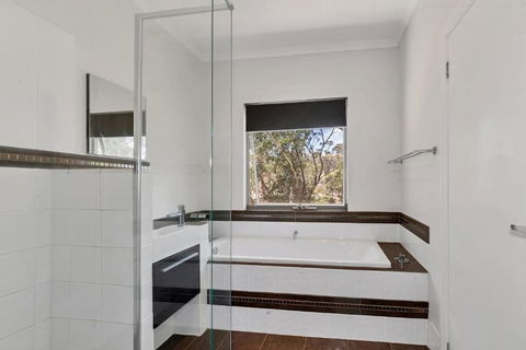 Tree Lodge - Accommodation Adelaide 5