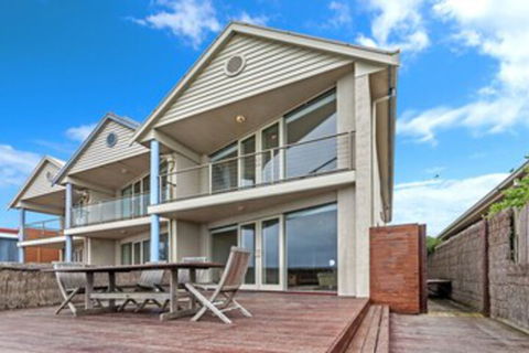 RUBYS BEACHFRONT - Accommodation Adelaide 0
