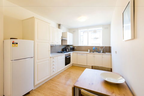 ROSIE, 2BDR St.Kilda Apartment - Accommodation Adelaide 1