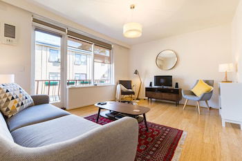 ROSIE, 2BDR St.Kilda Apartment - Accommodation Adelaide 0