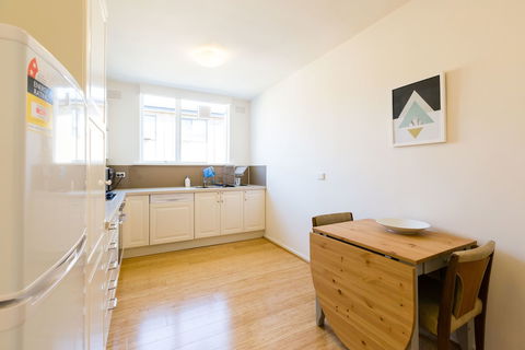 ROSIE, 2BDR St.Kilda Apartment - Accommodation Adelaide 2