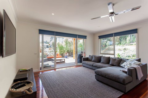 Lady Nelson - Accommodation Adelaide 2
