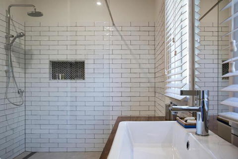 Alvie - Accommodation Adelaide 6
