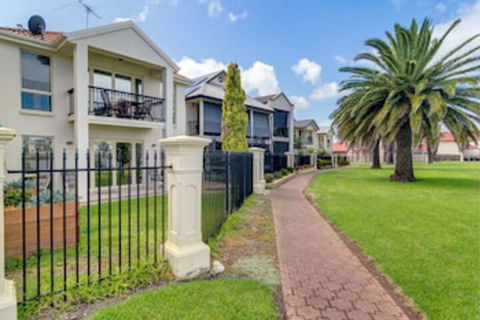Port Adelaide Harbourside Home - Accommodation Adelaide 0
