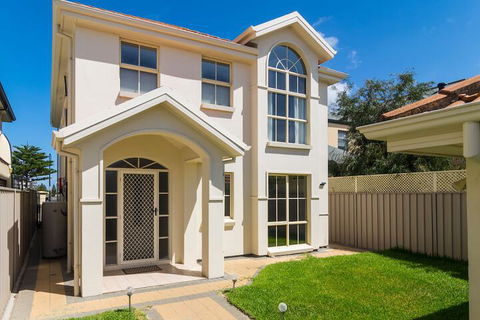 Port Adelaide Harbourside Home - Accommodation Adelaide 1
