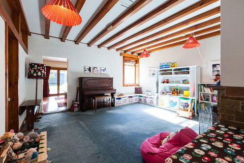 KELLY, 3BDR Northcote House - Accommodation Adelaide 3