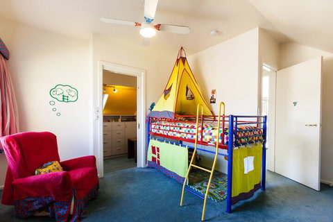 KELLY, 3BDR Northcote House - Accommodation Adelaide 1