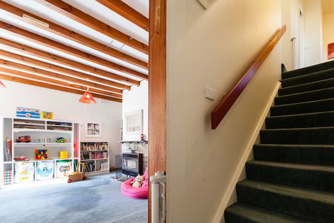KELLY, 3BDR Northcote House - Accommodation Adelaide 7