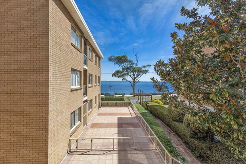 South Pacific Unit 6 Amazing Unit Opposite The Beach. - Accommodation Adelaide 2