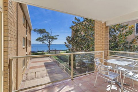 South Pacific Unit 6 Amazing Unit Opposite The Beach. - Accommodation Adelaide 0