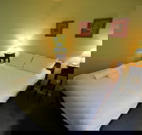 Tennerhof Large Waterfront Home - Accommodation Adelaide