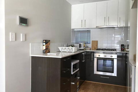 Apartment In Queens Park - Accommodation Adelaide 6