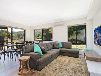 Alpine Knights Stylish Luxury - Accommodation Adelaide 1
