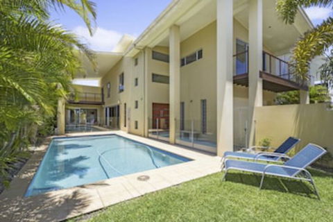 ANGOURIE HOUSE SALT VILLAGE - Accommodation Adelaide 0