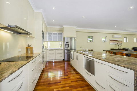 ANGOURIE HOUSE SALT VILLAGE - Accommodation Adelaide 2