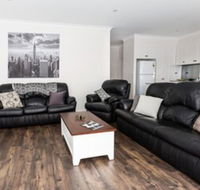 4 Bedroom Inner City Townhouse  Sleeps 9 - Accommodation Adelaide