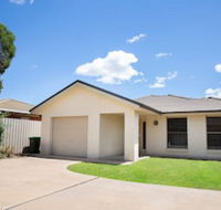 Lovely 3 Bed 2 Bath in the City Centre - Accommodation Adelaide