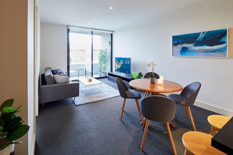 Apt Walking Distance To MCG & Epworth Hospital - Accommodation Adelaide 2
