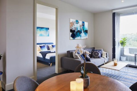 Apt Walking Distance To MCG & Epworth Hospital - Accommodation Adelaide 0