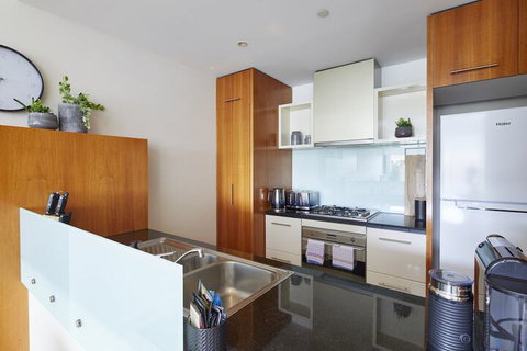 Apt Walking Distance To MCG & Epworth Hospital - Accommodation Adelaide 7